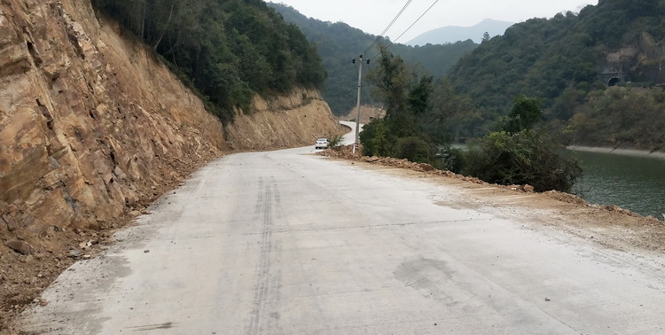 龙岩漳平市乡村道路护栏安装路段