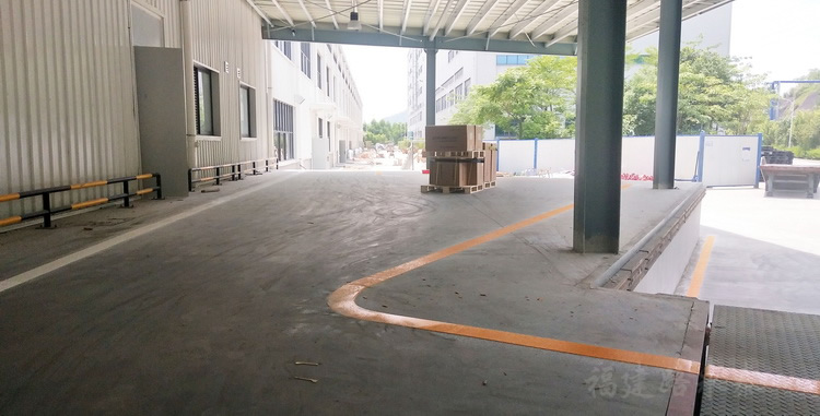 厦门长塑实业厂区地面停车场划线(图3)
