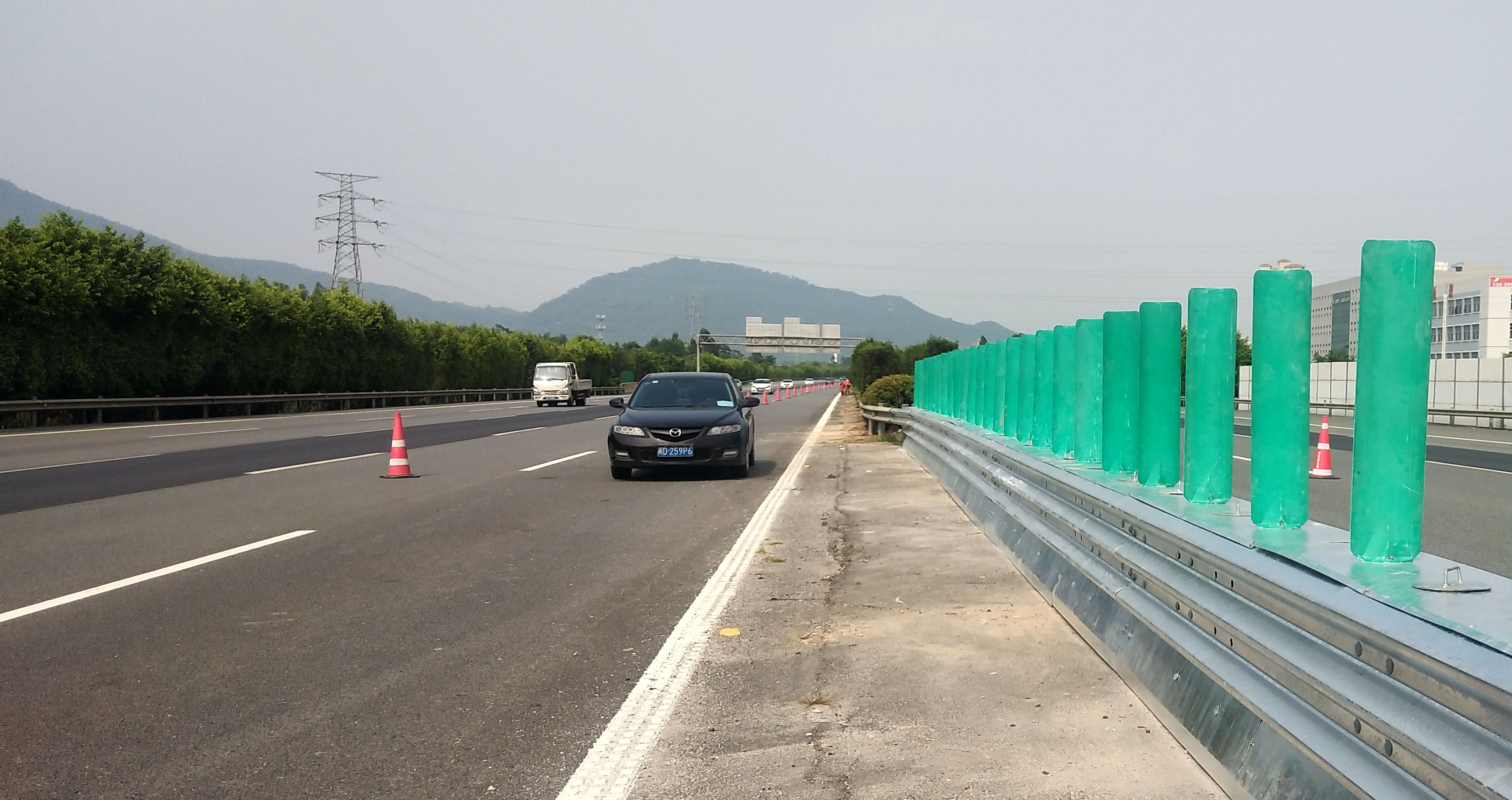 沈海高速厦漳中央活动护栏拆换工程(图4)
