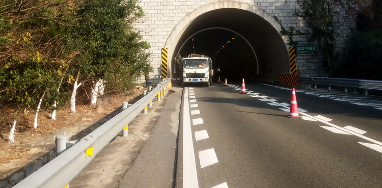 泉州绕城高速公路隧道口钻孔(图2)